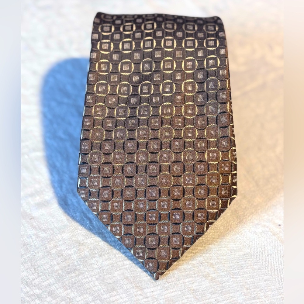 Donald J Trump Signature Collection Silk Tie with Geometric Pattern Gold Colour